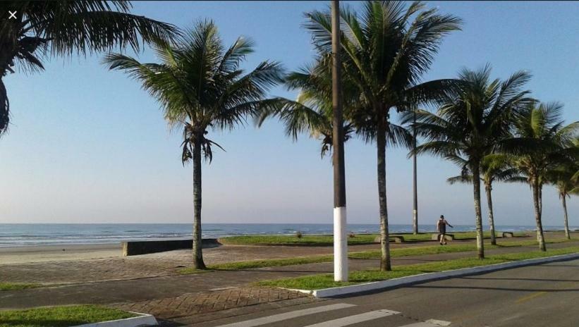 Casa para temporada na Praia Grande aprox 100 mts da praia Praia Grande (Santos) Exterior foto